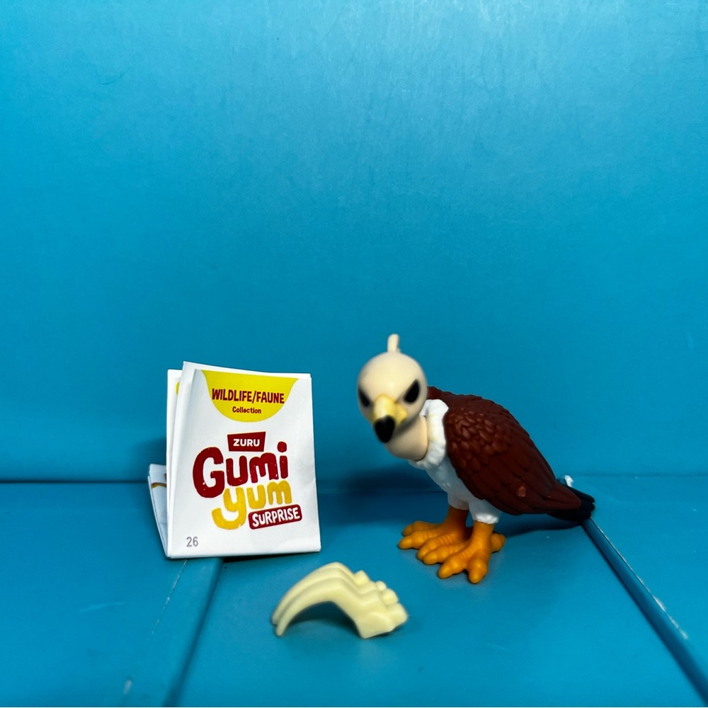 ⭐️ Zuru - Gumi Yum Surprise - Wildlife Series - Vulture w/ rib accessory